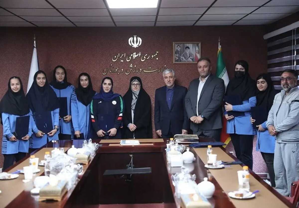 دیدار بانوان مدال‌آور وزنه‌برداری و دوومیدانی کشور با وزیر ورزش 