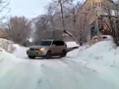 چگونه خودرو خود را هنگام  ُسرخوردن کنترل کنیم؟