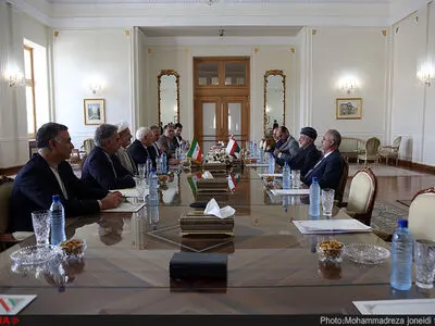 ایران وعمان تؤکدان على تطویر العلاقات الاقتصادیة والسیاسیة
