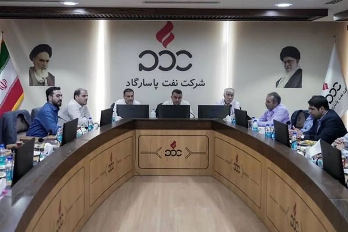 دیدار رییس کمیسیون مشترک دبیرخانه مجمع تشخیص مصلحت نظام و دفتر مقام معظم رهبری و اعضای مجمع نمایندگان استان فارس با مدیرعامل نفت پاسارگاد