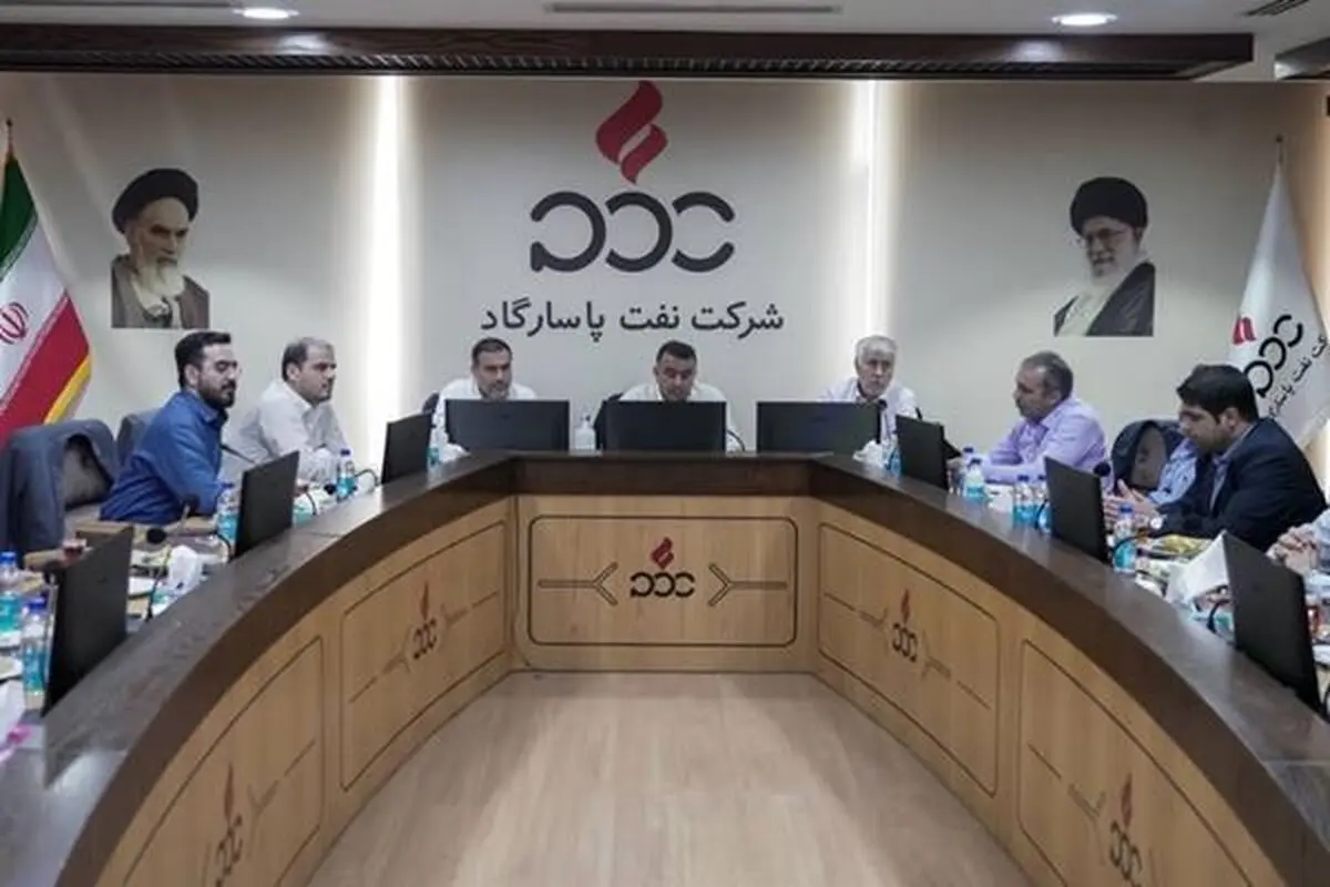 دیدار رییس کمیسیون مشترک دبیرخانه مجمع تشخیص مصلحت نظام و دفتر مقام معظم رهبری و اعضای مجمع نمایندگان استان فارس با مدیرعامل نفت پاسارگاد