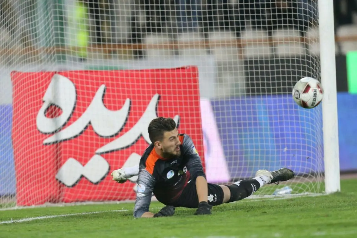 ویدیو: خوش و بش منادی با غلامپور و دروازه بان های استقلال