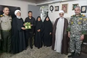 دیدار رئیس سازمان عقیدتی سیاسی ارتش با خانواده شهدای پدافند هوایی ارتش