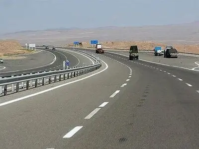 ۵۷۶ هزار متر مربع راه های استان سمنان لکه گیری شد