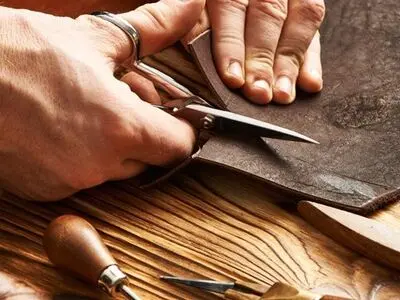 تفاهم‌نامه تهیه چرم و مواد اولیه ارزان در حوزه صنایع‌دستی منعقد شد