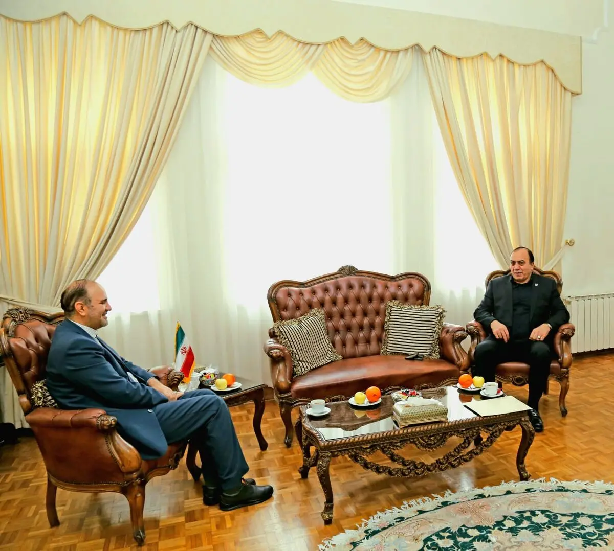 آماده سرمایه‌گذاری در تبریز هستم / بازار فرش را تکان خواهیم داد 