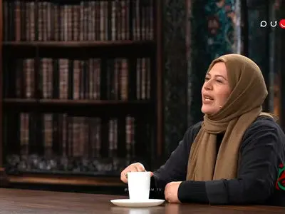 گیتی قاسمی: موقعِ ظرف شستن هم رجز حاج مهدی رسولی گوش می‌دهم!+ فیلم