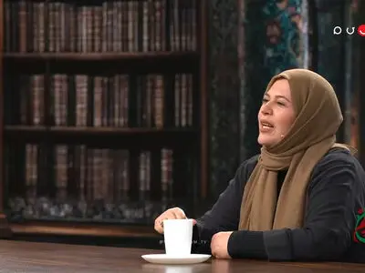 گیتی قاسمی: موقعِ ظرف شستن هم رجز حاج مهدی رسولی گوش می‌دهم!+ فیلم
