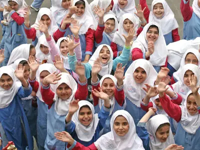  آزادی دو پدر گرفتار در زندان به کمک دختران دانش‌آموز کاشانی