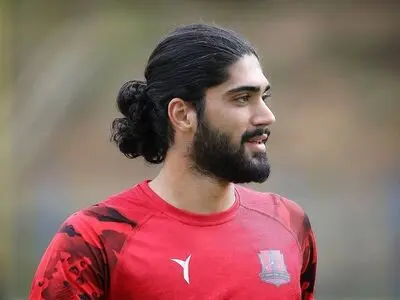 واکنش مدافع نساجی به پنالتی اعلام نشده استقلال