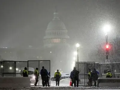 اعلام وضعیت اضطراری در ۱۸ ایالت آمریکا