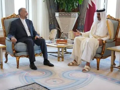  وزیر الخارجیة الإیراني یلتقی بأمیر قطر في الدوحة