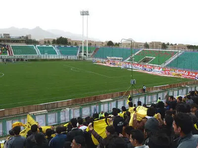 ورزشگاه فولادشهر ضد عفونی شد (عکس)