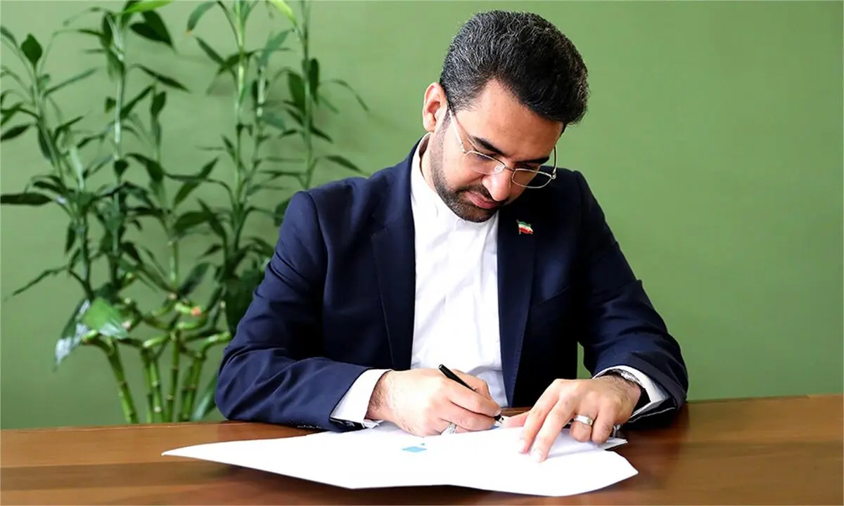 از محکومان قضاوت آیندگان نباشیم