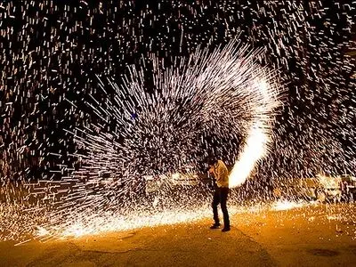 صداوسیما با نفی چهارشنبه‌سوری، موضوع را داغ‌تر نکند/ آیین سنتی را نباید امنیتی‌ کنیم