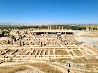 استفاده از پهپاد در محوطه‌های ثبت ملی و جهانی استان فارس/ تخت جمشید، پاسارگاد، نقش رستم و کاخ سروستان در اولویت رصد پهپادی هستند 