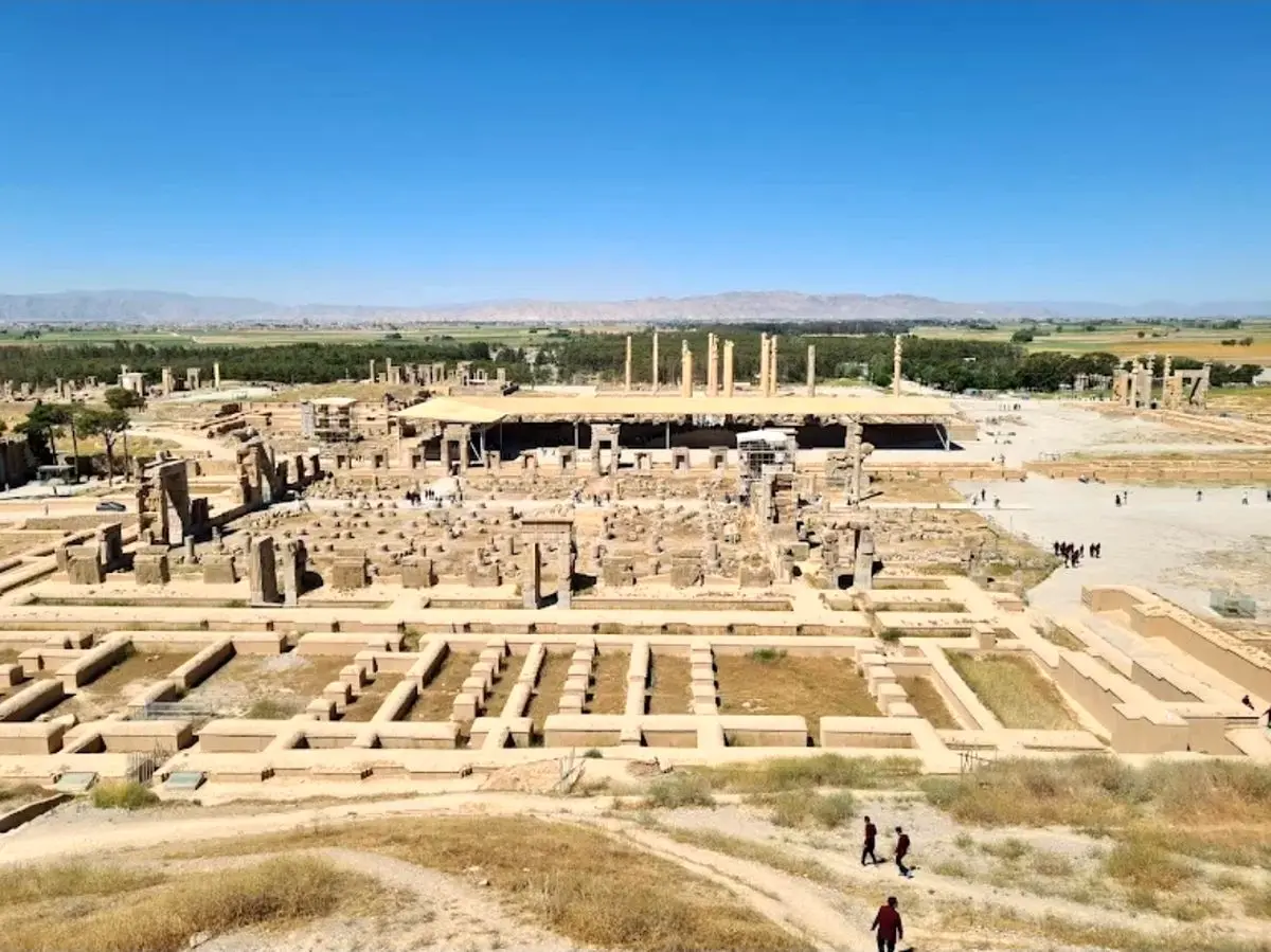 استفاده از پهپاد در محوطه‌های ثبت ملی و جهانی استان فارس/ تخت جمشید، پاسارگاد، نقش رستم و کاخ سروستان در اولویت رصد پهپادی هستند 