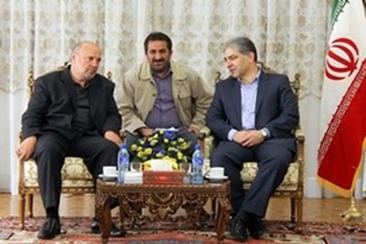 نقش تشکل‌های کارگری در کشورهایی که با بحران مالی روبرو هستند مهم است