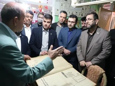 افطار مدیرعامل و معاونین سازمان منطقه آزاد انزلی با کودکان خانه سبز اندیشان وطن