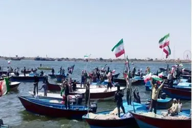 برگزاری رژه شناورهای سبک صیادی در یادمان شهدای عملیات والفجر ۸ در اروندکنار