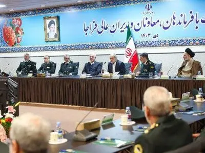 با تمام افراد جامعه، چه درستکار و چه خلافکار، براساس عدالت برخورد کنید