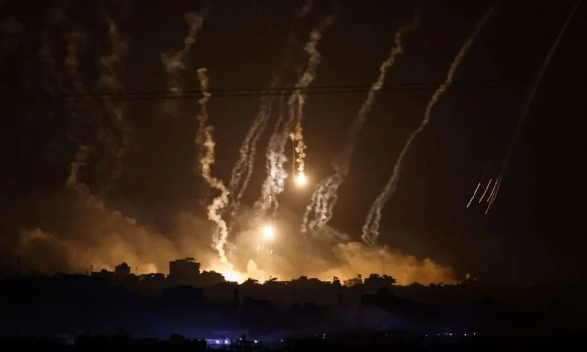 وزارة الصحة في غزة: حفر مقبرة جماعیة بمجمع الشفاء لدفن 100 شهید