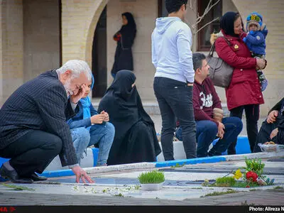 زیارت اهل قبور در آخرین پنجشنبه سال در قزوین