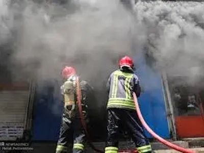  آتش سوزی در کارخانه چسب بروجن مهار شد