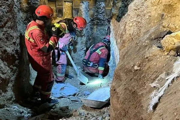 مرگ یک کارگر محبوس زیر آوار چاه 
