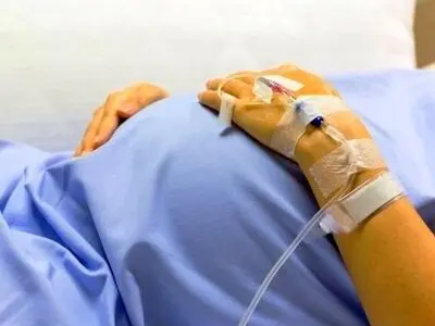 افزایش 5 برابری فوت مادران کرونایی / ابتلای ۵۰۵ مادر باردار به کرونا در استان اردبیل / واکسن کرونا عارضه‌ای برای مادران باردار  ندارد