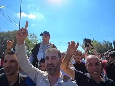 ویدئوی اختصاصی از مراسم استقبال از اسرای آزاده فلسطینی بر دوش مردم قدرشناس رام الله