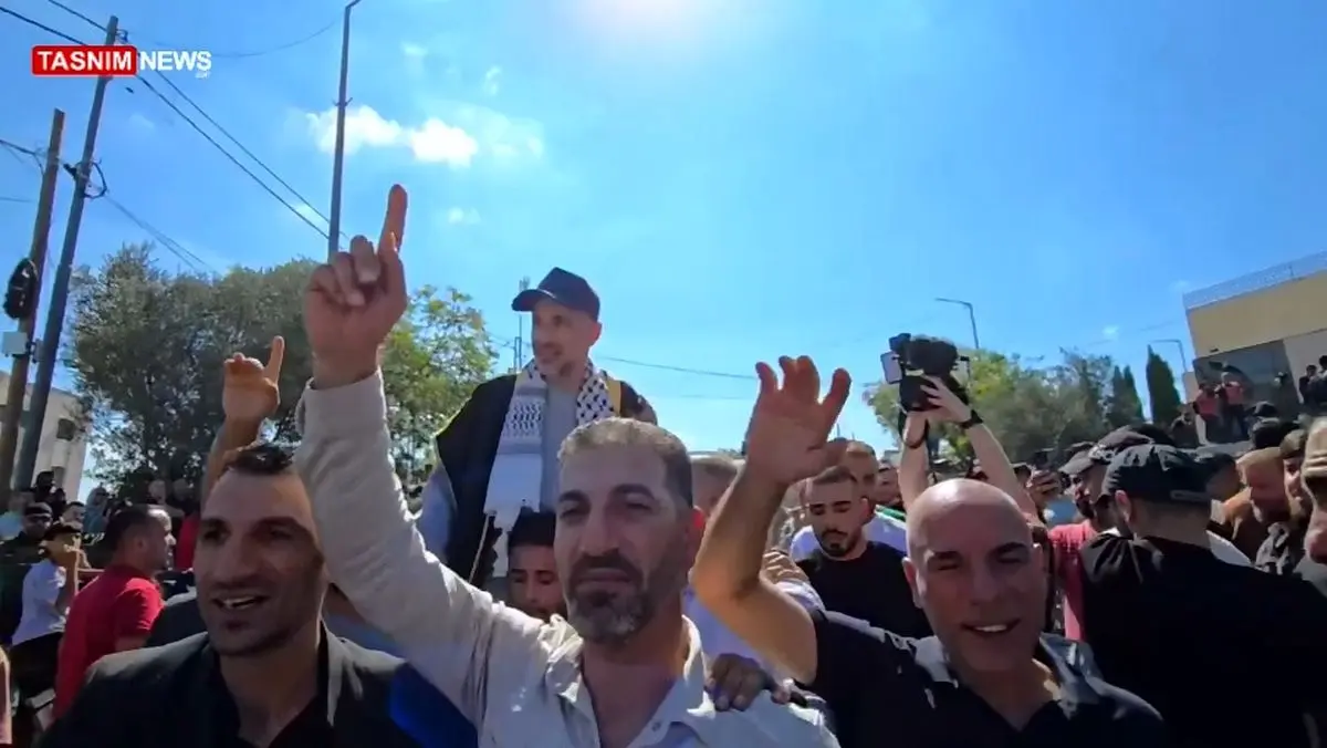 ویدئوی اختصاصی از مراسم استقبال از اسرای آزاده فلسطینی بر دوش مردم قدرشناس رام الله
