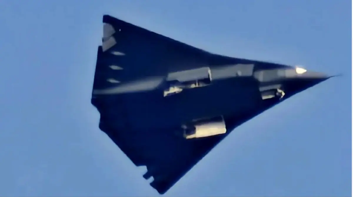 جنگنده سه‌موتوره چین J-36؛ تهدیدی جدید در نبردهای هوایی