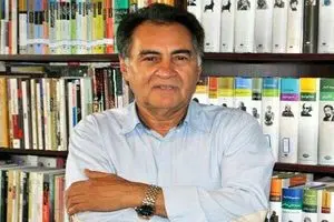 افزایش قیمت کتاب تناسبی با بازار ارز ندارد/ قیمت کاغذ گاه چند برابر قیمت ارز افزایش یافته است