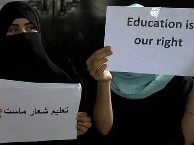 تیراندازی هوایی نیروهای طالبان برای متفرق کردن تظاهرات زنان در کابل

