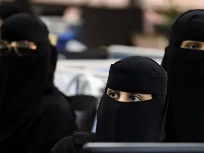 واکنش زنان محجبه سعودی به ممنوعیت نقاب در موسم «ریاض»