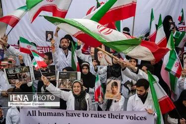 تجمع اعتراضی  روز گذشته کادر درمان مقابل بیمارستان گاندی