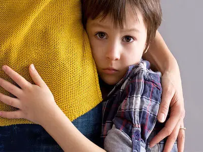 والدین از قرار دادن کودکان در معرض اخبار رسانه‌ها خودداری کنند 