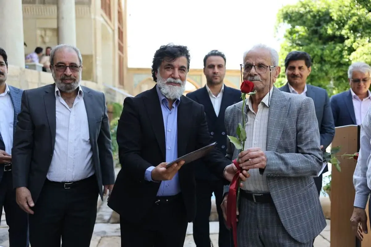 نمایشگاه سنگ‌تراشی در شیراز افتتاح شد/ تقدیر از ۵ا استاد برجسته سنگ تراشی 