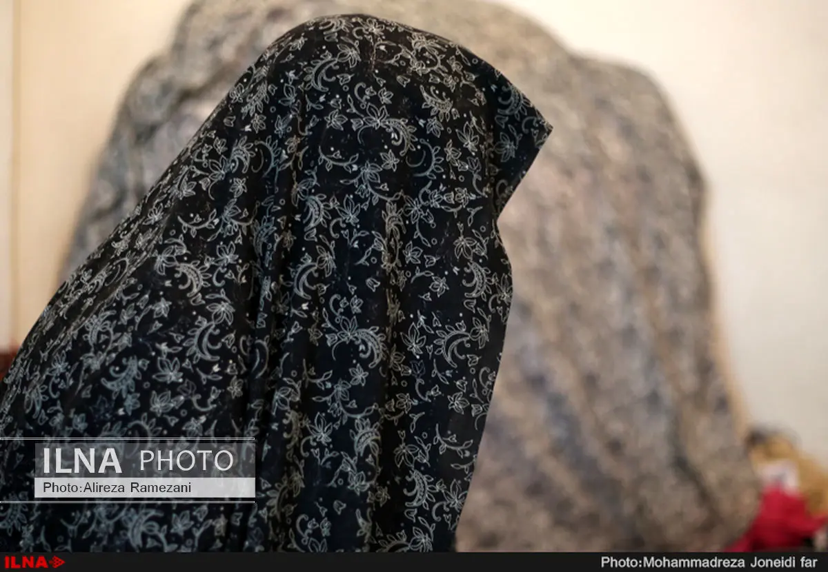 اشکهایی که پشت نقاب سرسختی فرو میچکد