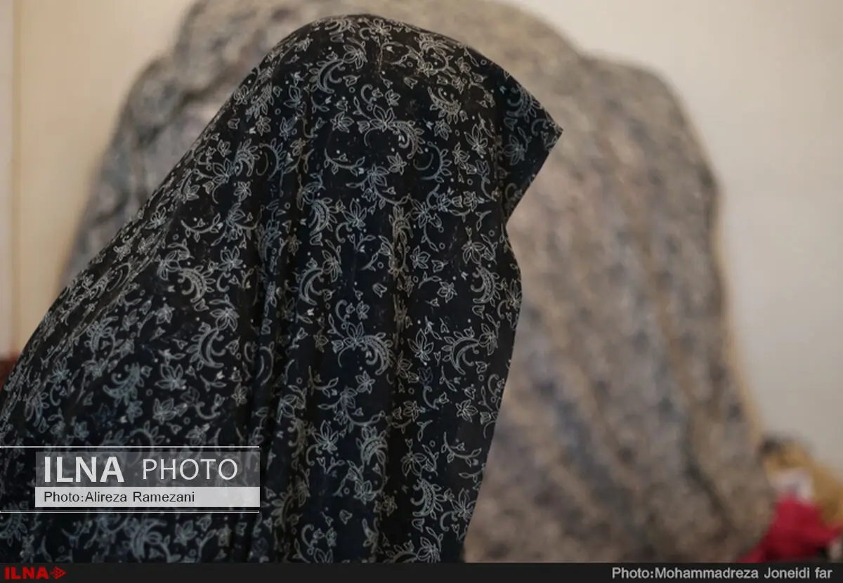 اشک‌هایی که پشت نقاب سرسختی فرو می‌چکد
