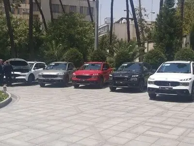 خودروی سواری «ری‌را» در حاشیه جلسه هیات دولت رونمایی شد