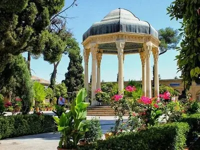 یکی از تونل‌های دوگانه مترو شیراز از حافظیه عبور کرد/ دستگاه‌های حفاری همچنان مشغول کار هستند