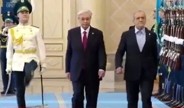 رئيس كازاخستان يقيم استقبالا رسميا للرئيس بزشكيان