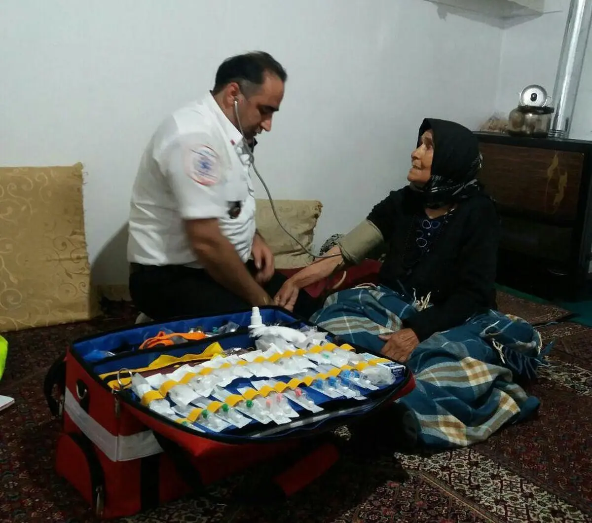 ماموران اورژانس کلاردشت جان بانوی ۸۷ ساله را نجات دادند