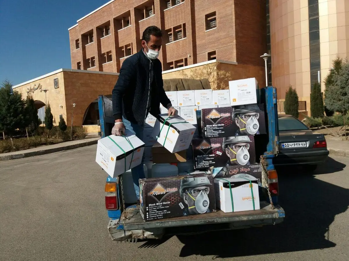 ماسک و تجهیزات مبارزه با ویروس کرونا تحویل بیمارستان ولایت دامغان شد