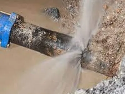 نشت شبکه؛ عامل هدررفت 15 درصد آب شرب سمنان 