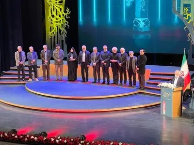 سیمرغ‌های چهل‌‌وچهارمین جشنواره فیلم فجر صاحبان خود را شناختند/ حضور رئیس جمهور در اختتامیه