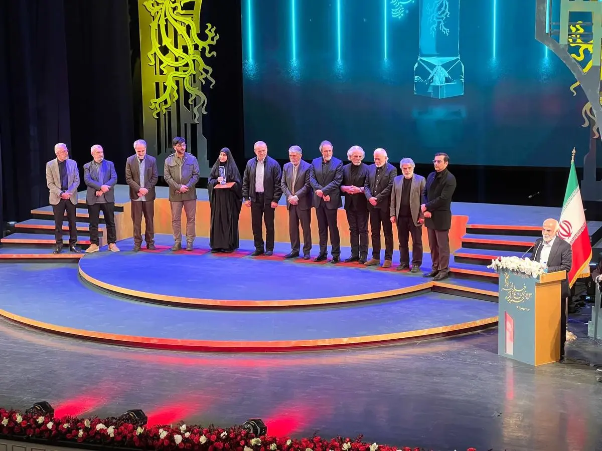 سیمرغ‌های چهل‌‌وچهارمین جشنواره فیلم فجر صاحبان خود را شناختند/ حضور رئیس جمهور در اختتامیه