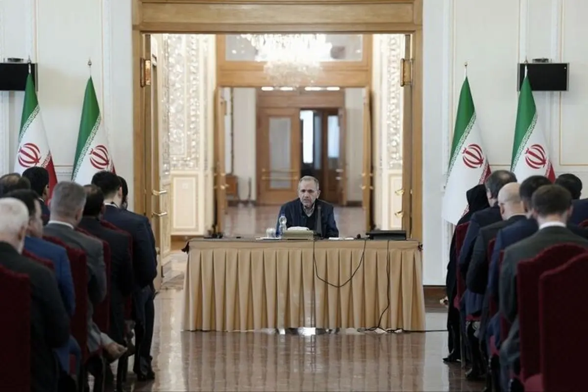 تشریح ابعاد جنایات آمریکایی-صهیونی در نشست تخت روانچی با سفرای خارجی